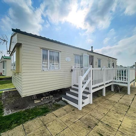 Caravan For Hire At St Osyth Beach Holiday Park In Essex Ref 28107Y Clacton-on-Sea Exterior photo